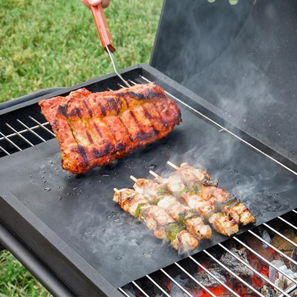Reusable Grill Mat with Coated Fiberglass Surface for BBQ and Outdoor Use