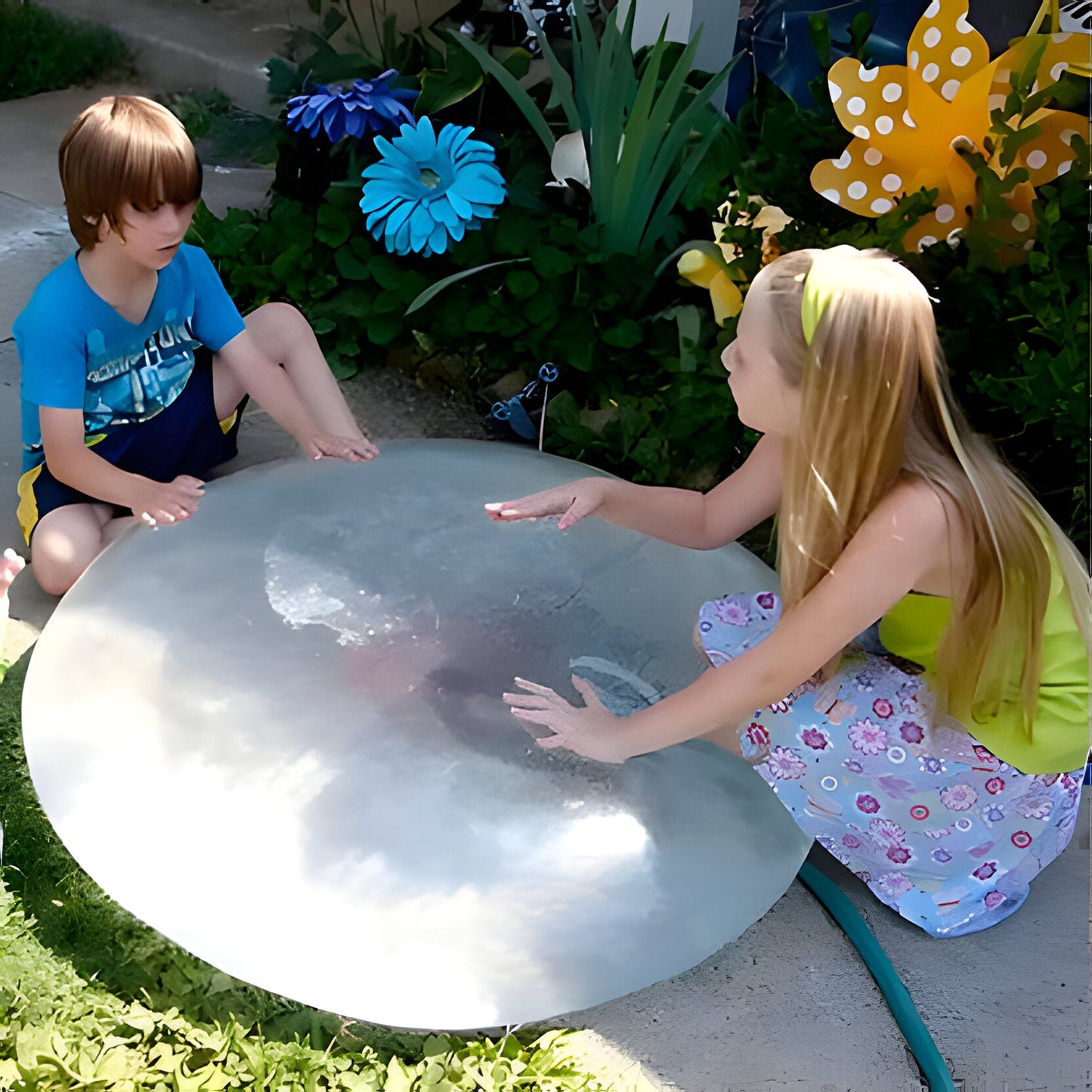 Inflatable Stretchy Ball with Air Valve and Burst-Resistant Material for Indoor and Outdoor Play