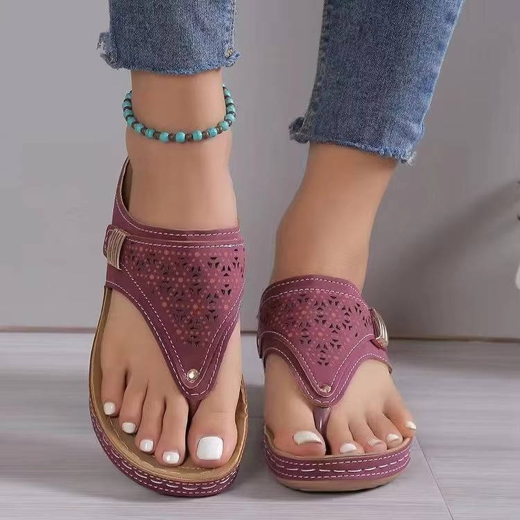 Women’s Walking Sandals with Arch Support Mesh Upper and Grooved Rubber Sole