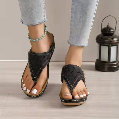 Women’s Walking Sandals with Arch Support Mesh Upper and Grooved Rubber Sole