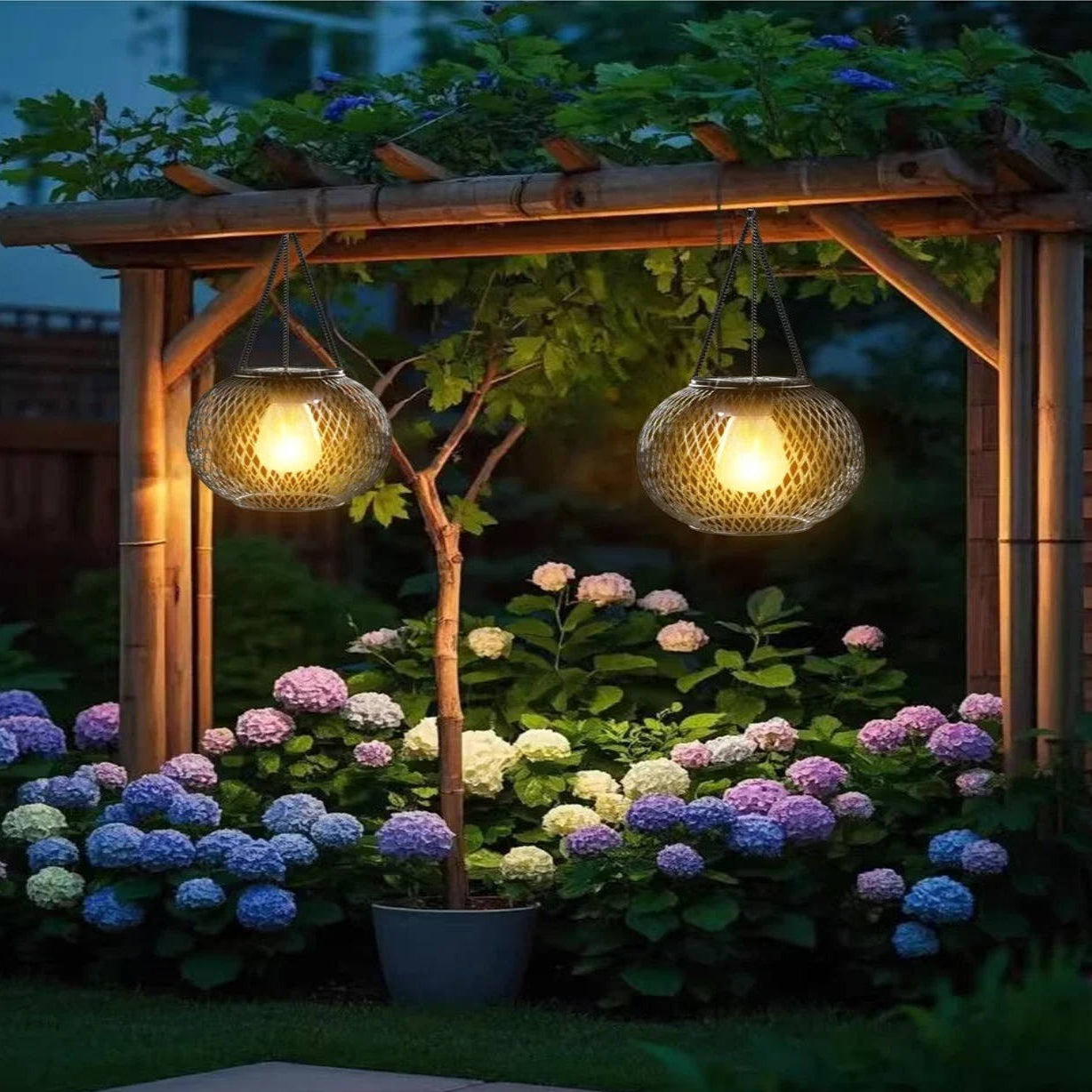 Solar Hanging Lantern with Automatic Light Sensor and 14-Hour Runtime