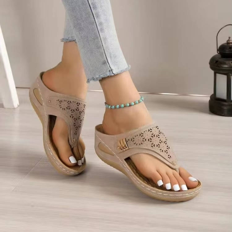 Women’s Walking Sandals with Arch Support Mesh Upper and Grooved Rubber Sole