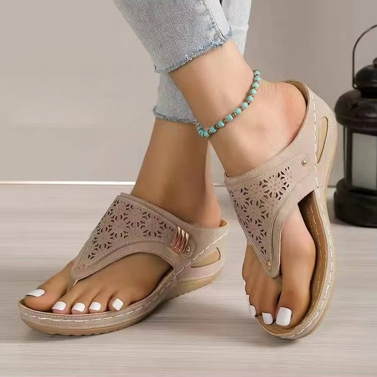 Women’s Walking Sandals with Arch Support Mesh Upper and Grooved Rubber Sole