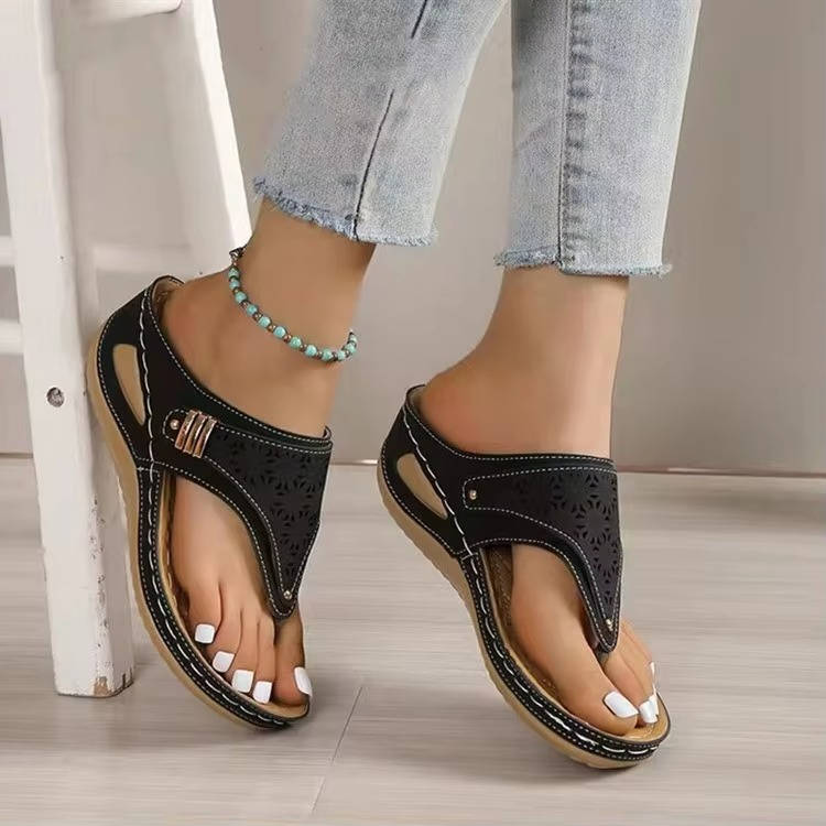 Women’s Walking Sandals with Arch Support Mesh Upper and Grooved Rubber Sole