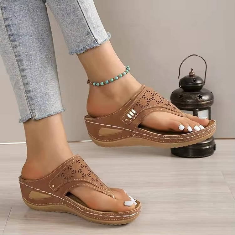 Women’s Walking Sandals with Arch Support Mesh Upper and Grooved Rubber Sole