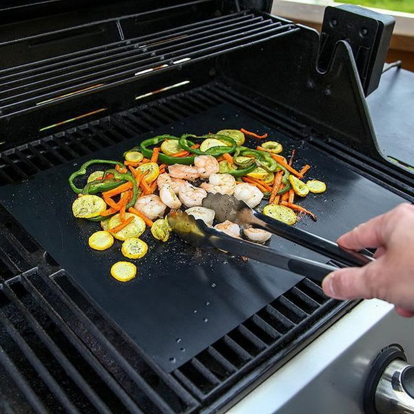 Reusable Grill Mat with Coated Fiberglass Surface for BBQ and Outdoor Use