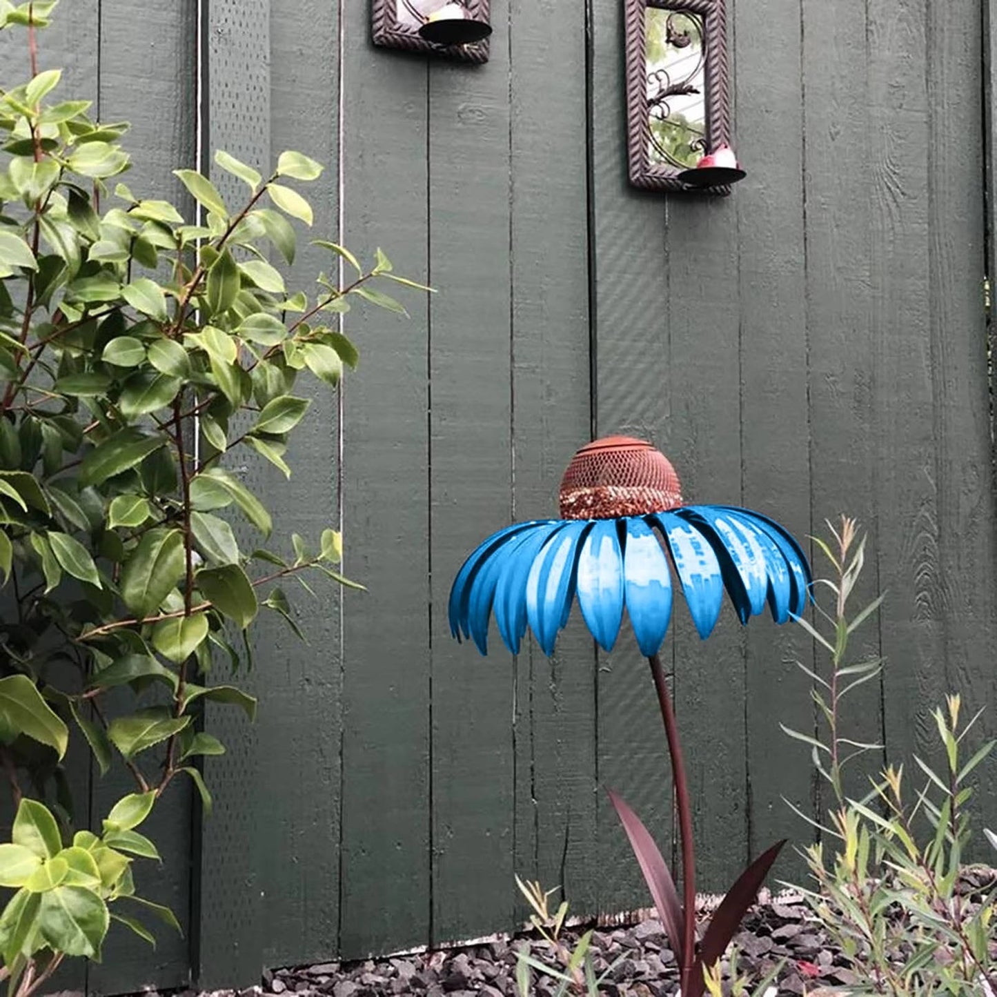 Flower-Shaped Bird Feeder with Ground Stake and Squirrel-Resistant Mesh