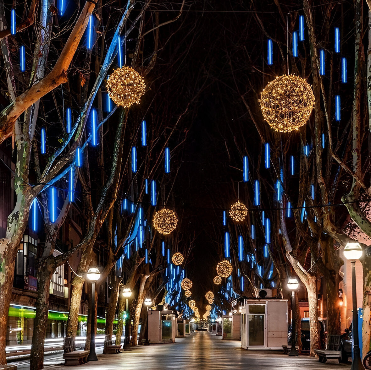 LED Meteor Shower Garland with Sequential Cascade Effect, 8 Strands 30cm