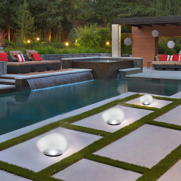 Solar Landscape Light with 50 Lumen LED and Sandblasted Glass Shade