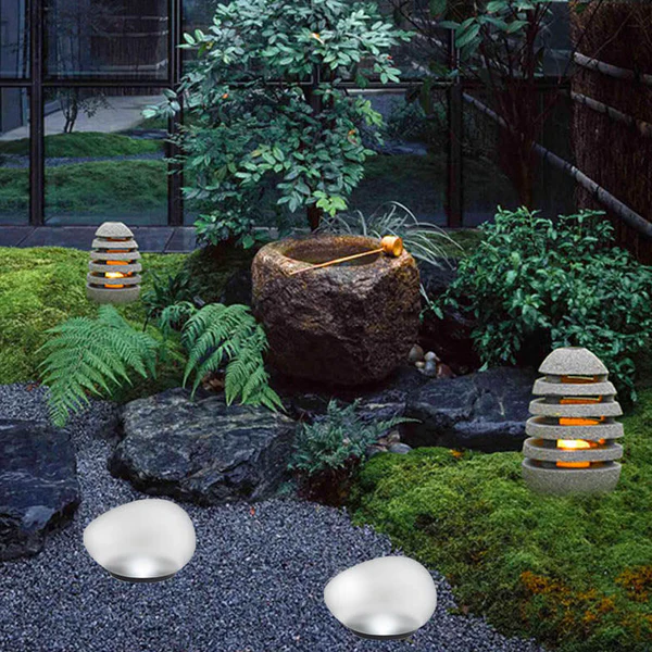 Solar Landscape Light with 50 Lumen LED and Sandblasted Glass Shade