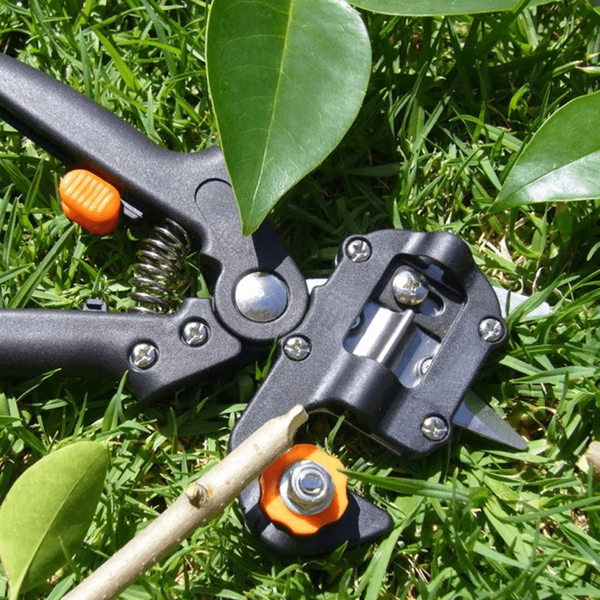 Grafting and Pruning Tool with Three Interchangeable Blades and Safety Lock