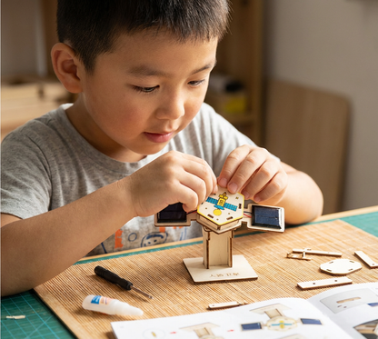 Engineering Construction Set with Hydraulic Arm and Propeller Plane Models